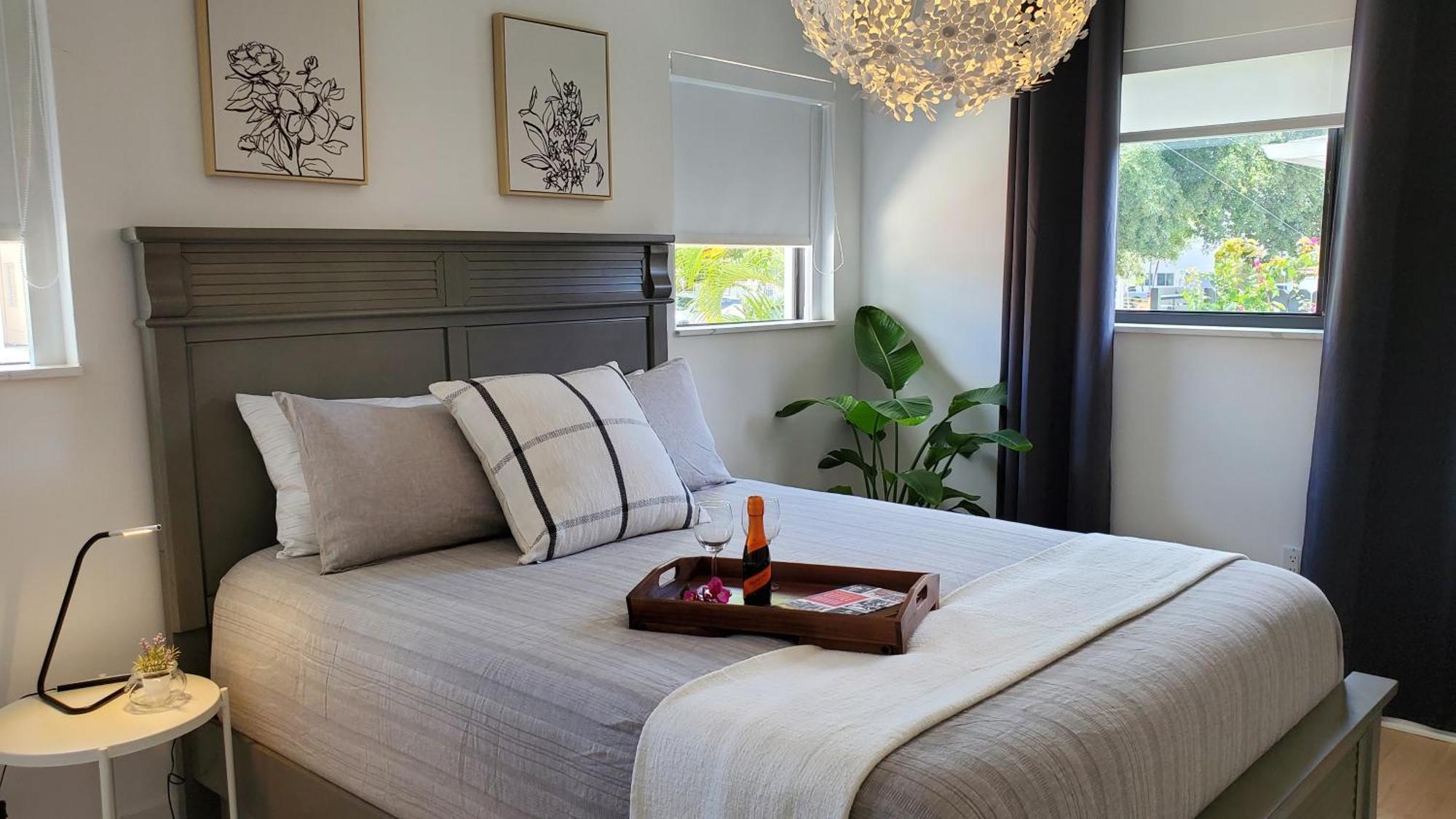 Casa Cuba In Little Havana, Brickell, Calle 8 And 10 Minutes To The Beach Free Parking ไมอามี ภายนอก รูปภาพ